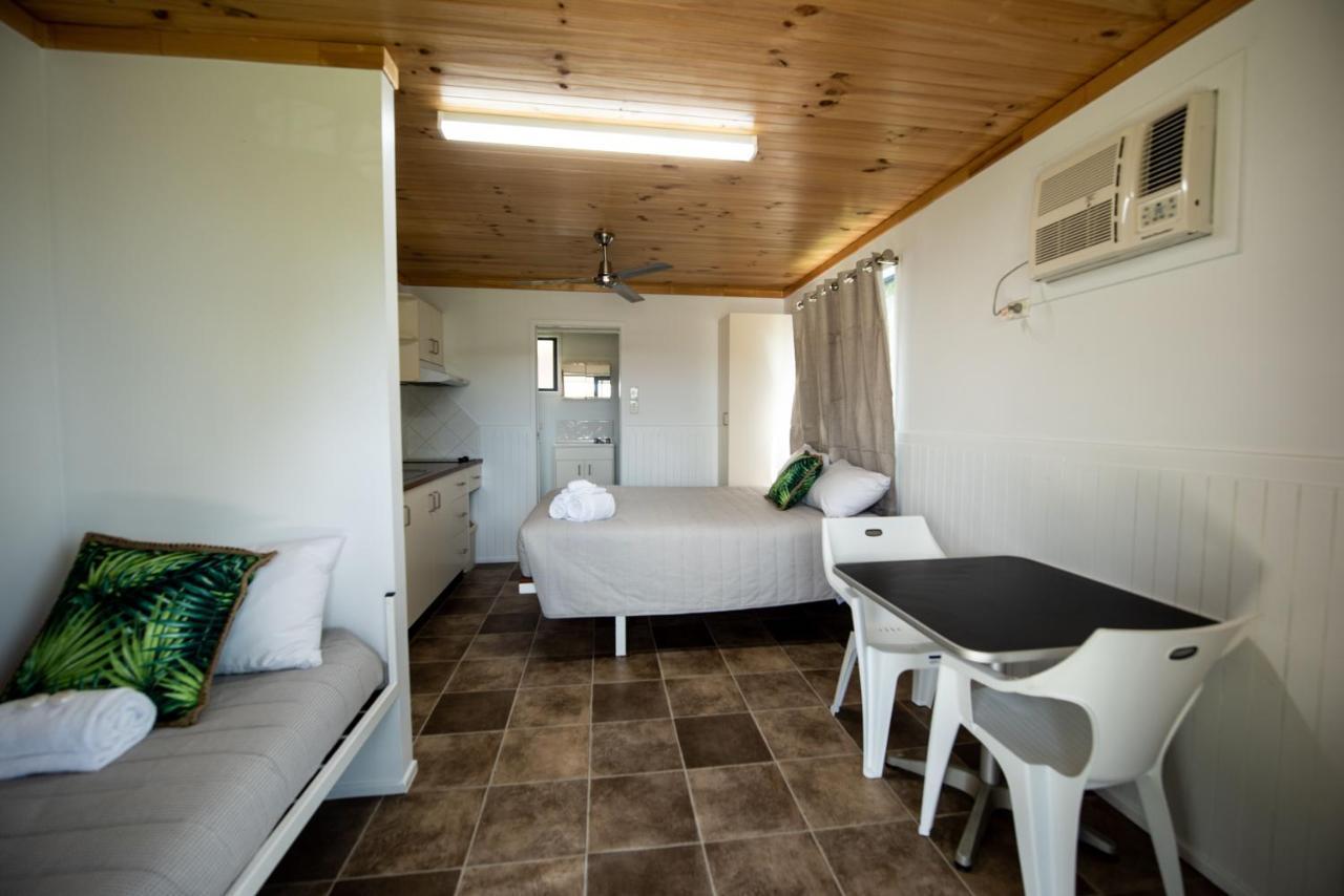 Sarina Palms Caravan And Cabins Village Dış mekan fotoğraf