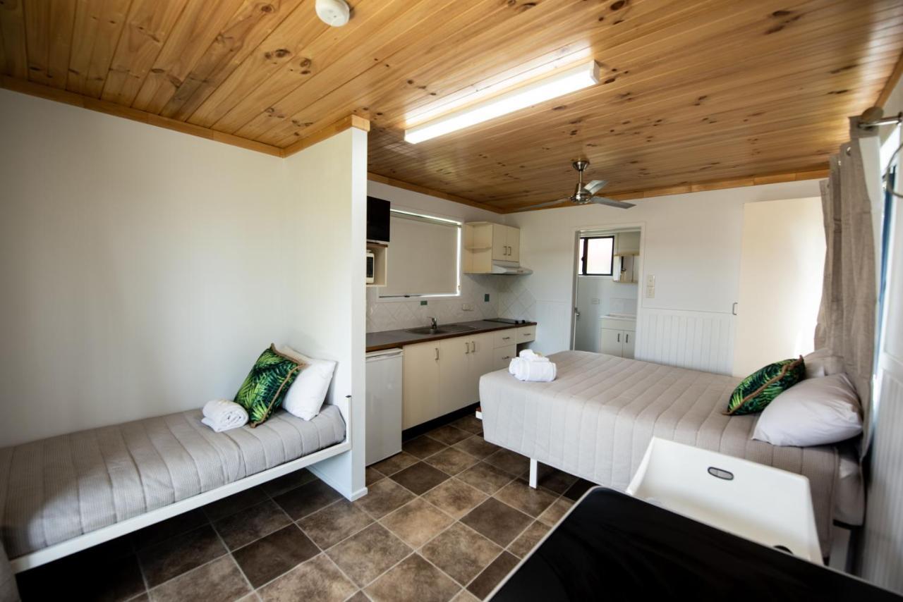 Sarina Palms Caravan And Cabins Village Dış mekan fotoğraf